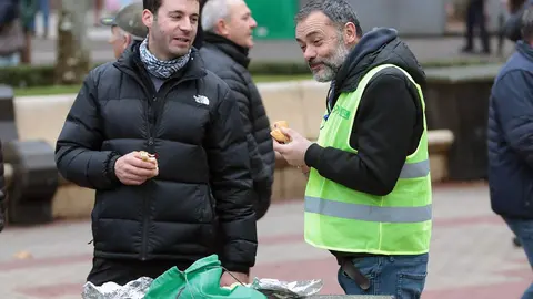 El corazón de León quedó prácticamente paralizado este jueves por la llegada de más de un centenar de tractores y cientos de agricultores y ganaderos que secundaron la tractorada convocada por las principales organizaciones profesionales agrarias. Foto: Peio García