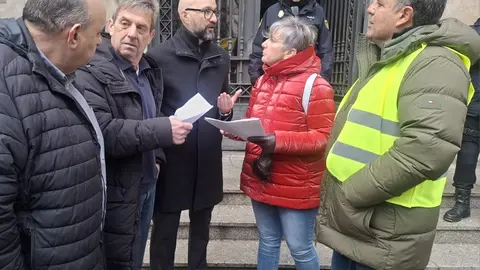 El subdelegado del Gobierno Héctor Alaiz recibió a los líderes de las organizaciones agrarias para escuchar sus reivindicaciones. Foto: Subdelegación del Gobierno.