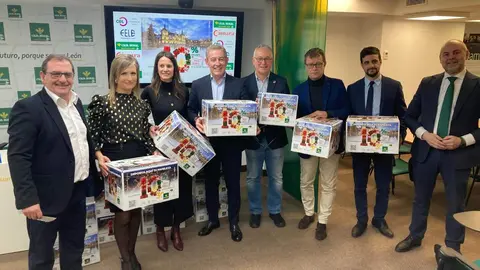 Caja Rural sortea, ante notario, las pagas extra de la campaña de navidad desarrollada en el comercio de León. Foto: Peio García