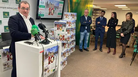 Caja Rural sortea, ante notario, las pagas extra de la campaña de navidad desarrollada en el comercio de León. Foto: Peio García