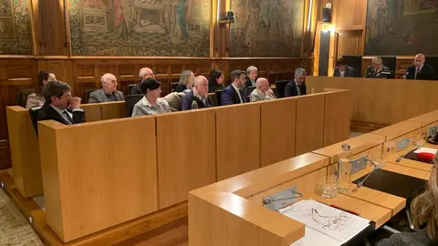 El pleno municipal de Ayuntamiento de León, que de nuevo se ha celebrado en el Palacio de los Guzmanes, ha tomado diferentes acuerdos, entre ellos la nueva ordenanza del taxi, consorcio de transporte y cambio en el nombre de calles. Fotos: A.F. Reca