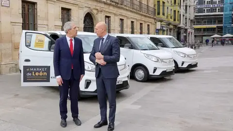 Presentación de vehículos eléctricos para el proyecto Market León. El acto institucional fue en 2023.