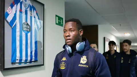 Cientos de seguidores del Deportivo de La Coruña acompañan a su equipo en un desplazamiento marcado por la convivencia y la expectación deportiva.