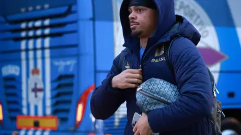 Cientos de seguidores del Deportivo de La Coruña acompañan a su equipo en un desplazamiento marcado por la convivencia y la expectación deportiva.