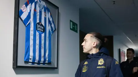 Cientos de seguidores del Deportivo de La Coruña acompañan a su equipo en un desplazamiento marcado por la convivencia y la expectación deportiva.