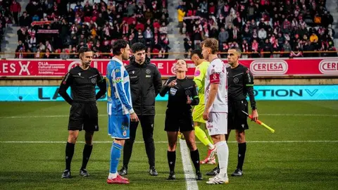 La Cultural da un paso al frente ante el Deportivo en un duelo muy intenso y con un ambiente excepcional en la grada.