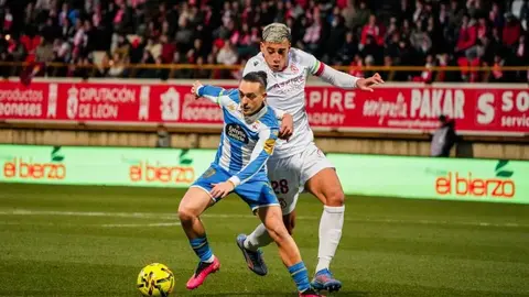 La Cultural da un paso al frente ante el Deportivo en un duelo muy intenso y con un ambiente excepcional en la grada.