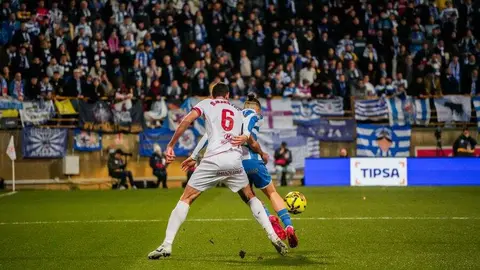 La Cultural da un paso al frente ante el Deportivo en un duelo muy intenso y con un ambiente excepcional en la grada.