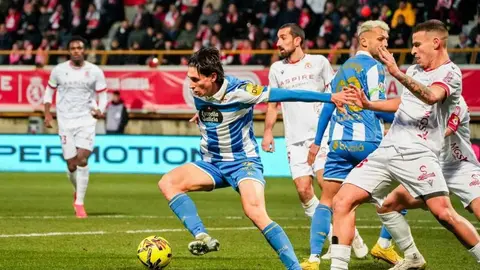 La Cultural da un paso al frente ante el Deportivo en un duelo muy intenso y con un ambiente excepcional en la grada.