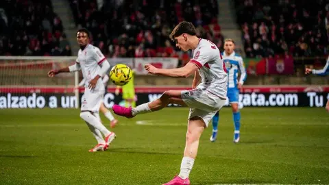 La Cultural da un paso al frente ante el Deportivo en un duelo muy intenso y con un ambiente excepcional en la grada.