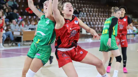 El Mipelletymas BF León firmó una victoria sólida y muy completa ante el CB Arxil (83-60) en el Palacio Municipal de Deportes, en un encuentro que fue de menos a más para el conjunto leonés y que quedó prácticamente sentenciado tras un brillante tercer cuarto. Fotos: Isaac Llamazares