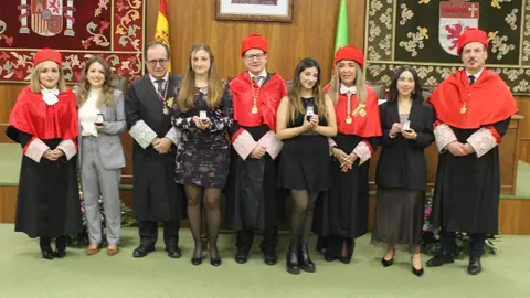 La Facultad de Derecho de la Universidad de León (ULE) celebró este sábado la festividad de su patrono, San Raimundo de Peñafort, con un solemne acto académico de graduación de los 75 egresados del curso 2025-2026. Fotos: ULE.