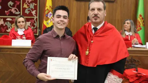 La Facultad de Derecho de la Universidad de León (ULE) celebró este sábado la festividad de su patrono, San Raimundo de Peñafort, con un solemne acto académico de graduación de los 75 egresados del curso 2025-2026. Fotos: ULE.