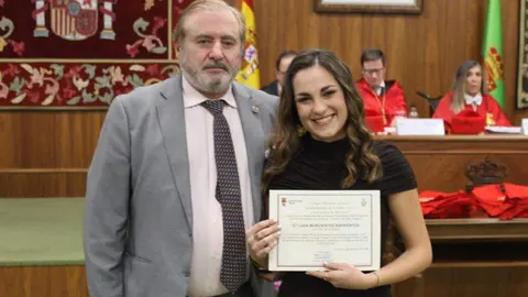 La Facultad de Derecho de la Universidad de León (ULE) celebró este sábado la festividad de su patrono, San Raimundo de Peñafort, con un solemne acto académico de graduación de los 75 egresados del curso 2025-2026. Fotos: ULE.