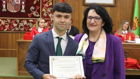 La Facultad de Derecho de la Universidad de León (ULE) celebró este sábado la festividad de su patrono, San Raimundo de Peñafort, con un solemne acto académico de graduación de los 75 egresados del curso 2025-2026. Fotos: ULE.