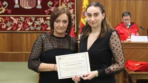 La Facultad de Derecho de la Universidad de León (ULE) celebró este sábado la festividad de su patrono, San Raimundo de Peñafort, con un solemne acto académico de graduación de los 75 egresados del curso 2025-2026. Fotos: ULE.
