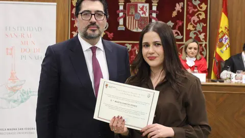 La Facultad de Derecho de la Universidad de León (ULE) celebró este sábado la festividad de su patrono, San Raimundo de Peñafort, con un solemne acto académico de graduación de los 75 egresados del curso 2025-2026. Fotos: ULE.
