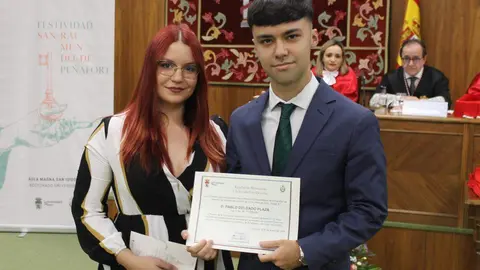 La Facultad de Derecho de la Universidad de León (ULE) celebró este sábado la festividad de su patrono, San Raimundo de Peñafort, con un solemne acto académico de graduación de los 75 egresados del curso 2025-2026. Fotos: ULE.
