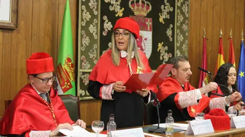 La Facultad de Derecho de la Universidad de León (ULE) celebró este sábado la festividad de su patrono, San Raimundo de Peñafort, con un solemne acto académico de graduación de los 75 egresados del curso 2025-2026. Fotos: ULE.