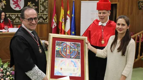La Facultad de Derecho de la Universidad de León (ULE) celebró este sábado la festividad de su patrono, San Raimundo de Peñafort, con un solemne acto académico de graduación de los 75 egresados del curso 2025-2026. Fotos: ULE.