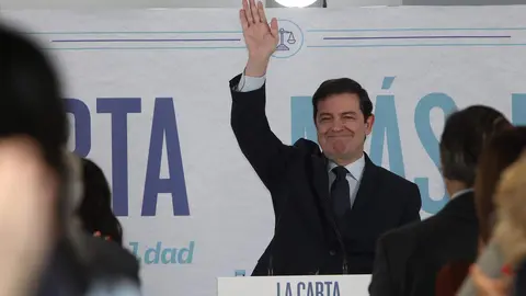 El presidente del PP de Castilla y León, Alfonso Fernández Mañueco clausura en Villamuriel de Cerrato (Palencia), un acto sobre financiación autonómica que congrega a presidentes de Diputación, responsables provinciales de partido y diputados del PPCyL. Foto: Brágimo.