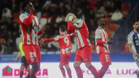 La Ponferradina salió de Anxo Carro con una victoria muy trabajada por 0-2 ante el Lugo en el conocido como derbi de Los Ancares. Los goles de Andújar y Borja Valle confirmaron el actual momento dulce de los blanquiazules