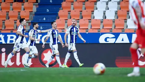 La Ponferradina salió de Anxo Carro con una victoria muy trabajada por 0-2 ante el Lugo en el conocido como derbi de Los Ancares. Los goles de Andújar y Borja Valle confirmaron el actual momento dulce de los blanquiazules