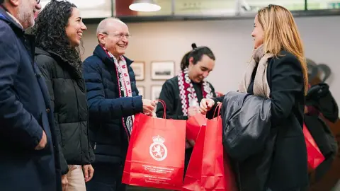 Reconocimiento de la Cultural a los aficionados que, tras desplazarse a Ceuta para estar con el equipo, se quedaron atrapados en la ciudad autónoma por la adversa climatología.