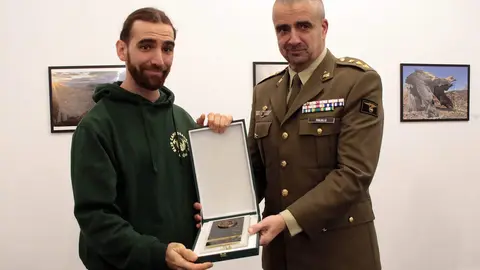 La rectora de la Universidad de León, Nuria González, junto a los vicerrectores de Estudiantes, Cultura y deportes y de Investigación y Transferencia, Diego Soto y Santiago Gutiérrez, respectivamente, inauguran la exposición 'Memoria de los incendios en León y El Bierzo'. Foto: Peio García.