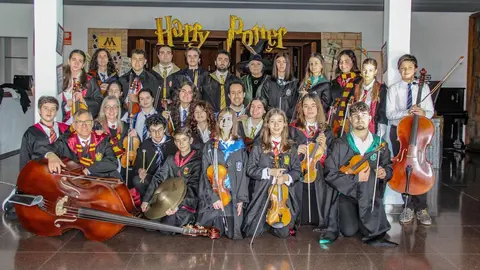 La magia de Harry Potter llega a León en un espectáculo solidario. El Conservatorio de Música lleva al escenario un montaje familiar a favor de AURYN y JuanSoñador. En la imagen, los músicos.