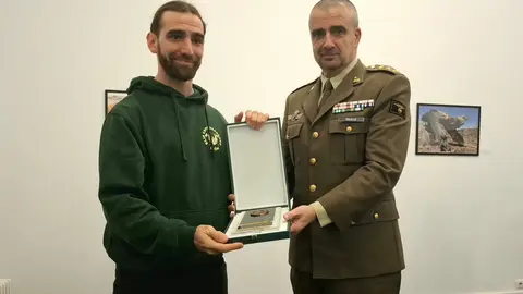 La rectora de la Universidad de León, Nuria González, junto a los vicerrectores de Estudiantes, Cultura y deportes y de Investigación y Transferencia, Diego Soto y Santiago Gutiérrez, respectivamente, inauguran la exposición 'Memoria de los incendios en León y El Bierzo'. Foto: ULE.