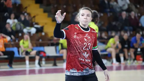 El Caja Rural Cleba volvió a sonreír ante su afición tras sumar una victoria convincente frente al Lanzarote Puerto del Carmen (27-20) en el Palacio de los Deportes de León, en un encuentro correspondiente a la 15ª jornada de la División de Honor Oro femenina. Fotos: Isaac Llamazares