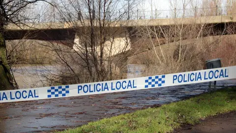 Crecida del río Esla a su paso por Valencia de Don Juan. Foto: Peio García
