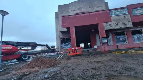 El grupo Albia, especializado en servicios funerarios y participado por la aseguradora Santalucía, altera el orden 'natural' conocido hasta la fecha con la creación de un tanatorio en el entorno del Hospital de León. EN la imagen, el avance de las obras cuya finalización está prevista para el primer semestre de 2027.