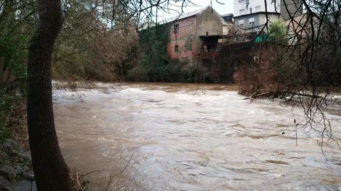 Aumento del caudal de los ríos Sil y Boeza a su paso por Ponferrada. Foto: César Sánchez