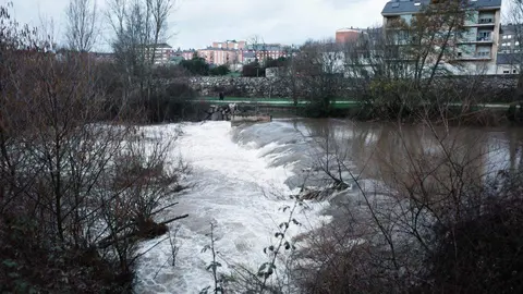 Aumento del caudal de los ríos Sil y Boeza a su paso por Ponferrada. Foto: César Sánchez