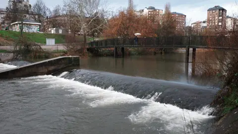 Aumento del caudal de los ríos Sil y Boeza a su paso por Ponferrada. Foto: César Sánchez