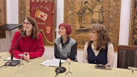 La Casa de León en Madrid presentó este miércoles, una selección de dibujos realizados en Villablino por un grupo de USKmadrid y León dentro del programa de las Jornadas Artísticas “ Universo Sierra” de Laciana- Babia, celebradas en agosto de 2025 y permanecerán expuestas todo el mes de febrero. Foto: Casa de León en Madrid.