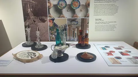 Presentación de la exposición temporal ‘Gaudí y el trecandís’ a cargo del director del Museo Casa Botines Gaudí, Raúl Fernández Sobrino, el director de World Monuments Fund en España (WMF), Pablo Longoria, y la co-comisaria de la exposición, Mireia Freixa. Foto: A.F.R.