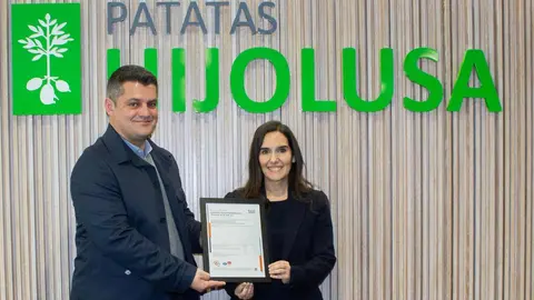 El Grupo Somos Hijolusa ha recibido este jueves el certificado ISO 45001 de Seguridad y Salud en el Trabajo, un estándar internacional que avala la correcta implantación de un sistema de gestión orientado a la protección de la salud, la seguridad y el bienestar de las personas trabajadoras.