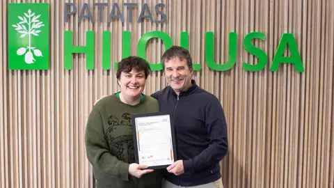 El Grupo Somos Hijolusa ha recibido este jueves el certificado ISO 45001 de Seguridad y Salud en el Trabajo, un estándar internacional que avala la correcta implantación de un sistema de gestión orientado a la protección de la salud, la seguridad y el bienestar de las personas trabajadoras.