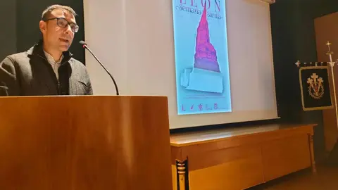 El Museo Diocesano y de la Semana Santa de León acogió este jueves el acto oficial de nombramiento de Carlos García Rioja como pregonero de la Semana Santa de León 2026, una designación con la que la Junta Mayor de Cofradías y Hermandades reconoce una trayectoria personal y vital profundamente ligada a la Pasión leonesa. Fotos: AytoLeón