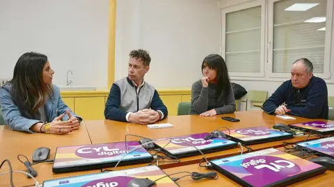 El PSOE de León ha mantenido un encuentro con el AMPA del IES Obispo Argüelles de Villablino, donde se abordó la implantación de un ciclo formativo de Grado Medio de Informática, iniciativa que “contará con apoyo y compromiso si los socialistas gobiernan en Castilla y León”, según han trasladado madres y padres del centro.