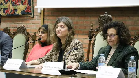 La Facultad de Veterinaria de la Universidad de León acoge el XXX Congreso de la Sociedad Española de Cirugía Veterinaria, reuniendo a más de 300 expertos nacionales e internacionales para abordar las técnicas más avanzadas en cirugía ortopédica, de tejidos blandos y mínimamente invasiva en animales. Foto: ULE.