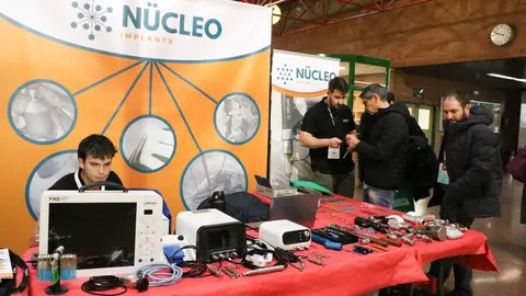 La Facultad de Veterinaria de la Universidad de León acoge el XXX Congreso de la Sociedad Española de Cirugía Veterinaria, reuniendo a más de 300 expertos nacionales e internacionales para abordar las técnicas más avanzadas en cirugía ortopédica, de tejidos blandos y mínimamente invasiva en animales. Foto: ULE.