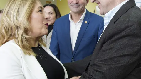 El presidente del Partido Popular de Castilla y León y candidato a la Presidencia de la Junta, Alfonso Fernández Mañueco, durante su visita a la Asociación de Alzheimer Bierzo (AFA). Foto: César Sánchez.