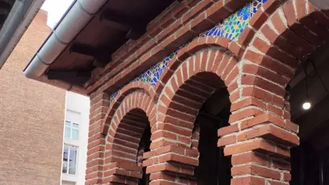 El histórico conjunto de la calle Alcázar de Toledo, protegido como BIC, avanza en una rehabilitación sin precedentes para convertirse en un instituto de referencia nacional en cirugía compleja de la columna bajo la dirección del doctor Valle Folgueral. En su recuperación se está cuidando hasta el más mínimo detalle.