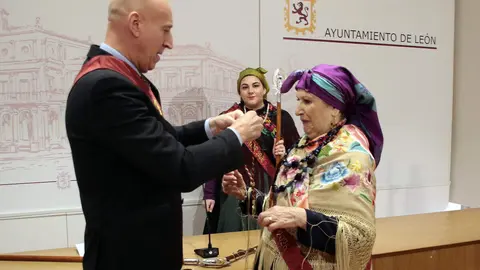 El alcalde de León, José Antonio Diez, preside el acto de conmemoración de Las Águedas. Foto: Peio García.