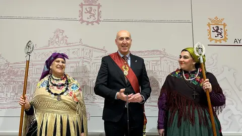 El alcalde de León, José Antonio Diez, preside el acto de conmemoración de Las Águedas. Foto: Ayuntamiento de León.