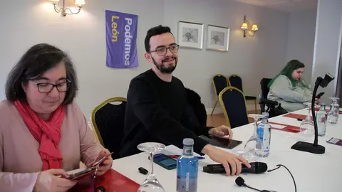 El coordinador autonómico de Podemos y candidato de Podemos-Alianza Verde a la Presidencia de la Junta de Castilla y León, Miguel Ángel Llamas, participa en la charla-coloquio '¿Un solo León puede ser un León mejor?'. Foto: Peio García.